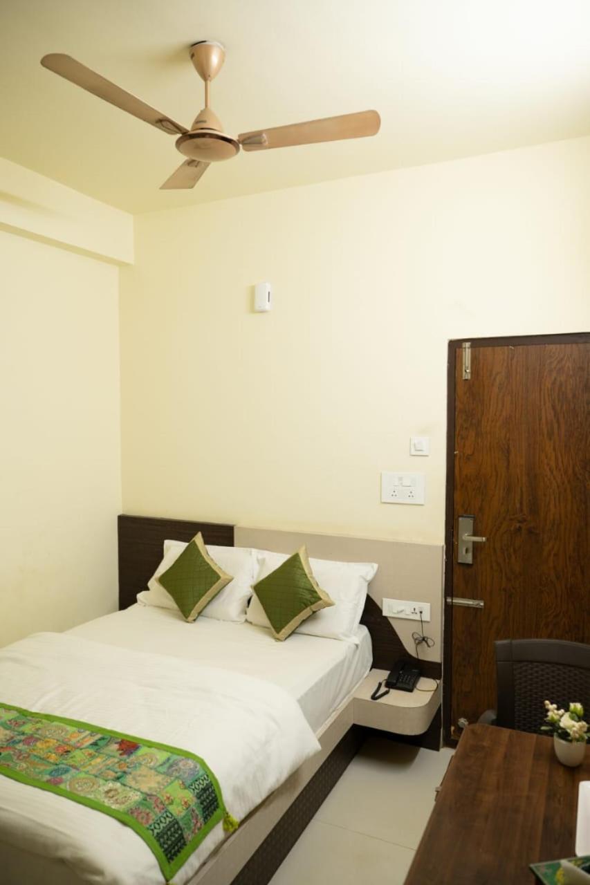 Hotel Joldal Residency à Chikmagalūr Extérieur photo