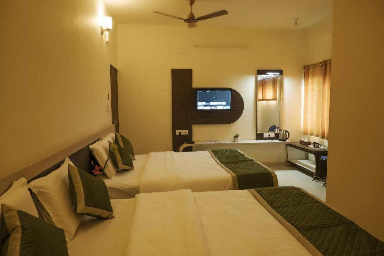 Hotel Joldal Residency à Chikmagalūr Extérieur photo