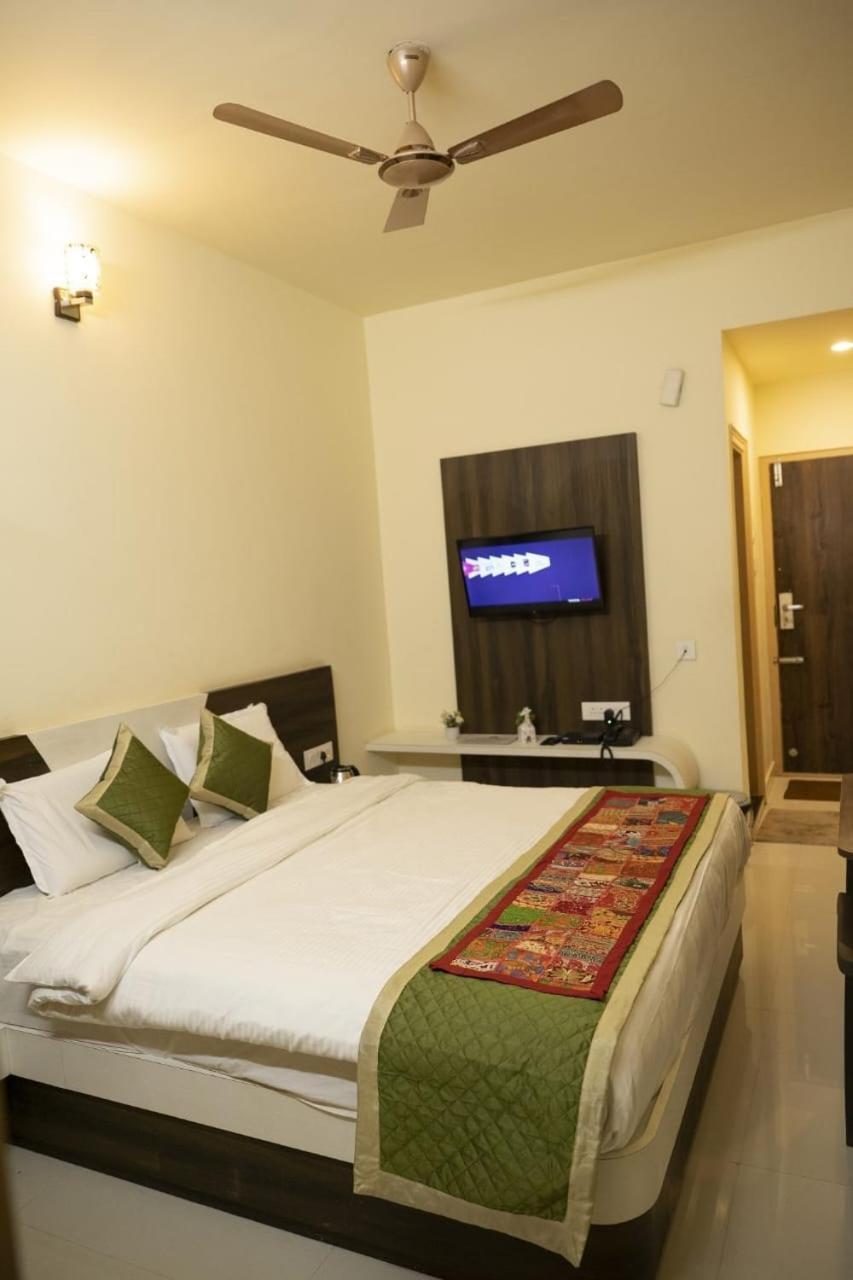 Hotel Joldal Residency à Chikmagalūr Extérieur photo